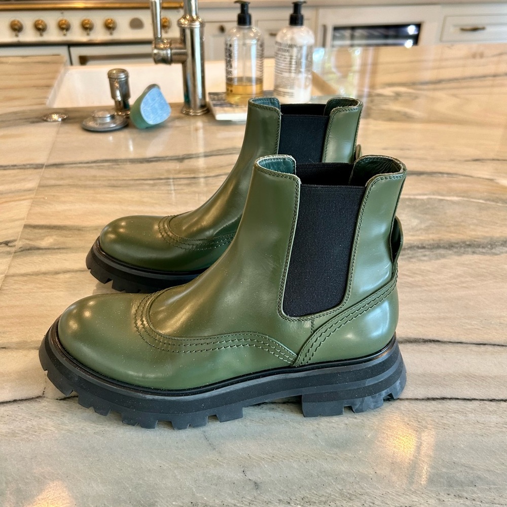 Alexander McQueen Olive Green Leather Chelsea Lug Booties